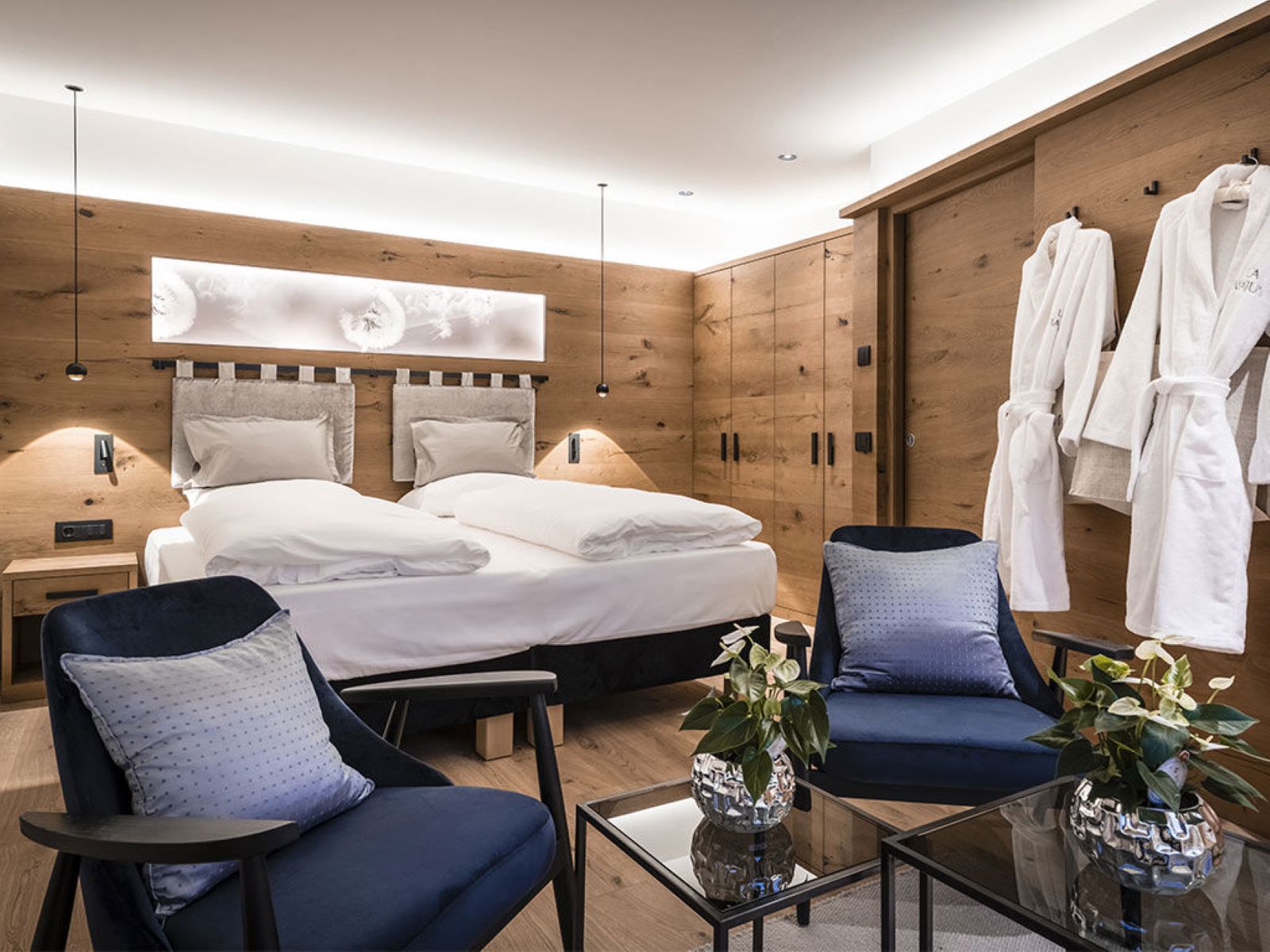 Hotel La Majun, La Villa - double rom with two armchairs and bathrobes